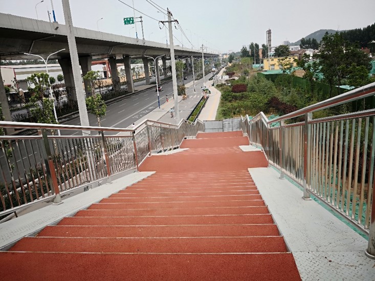 济南市工业北路快速路建设人行天桥ylg060net永利娱高